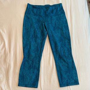 Patagonia Centered Crops Size S